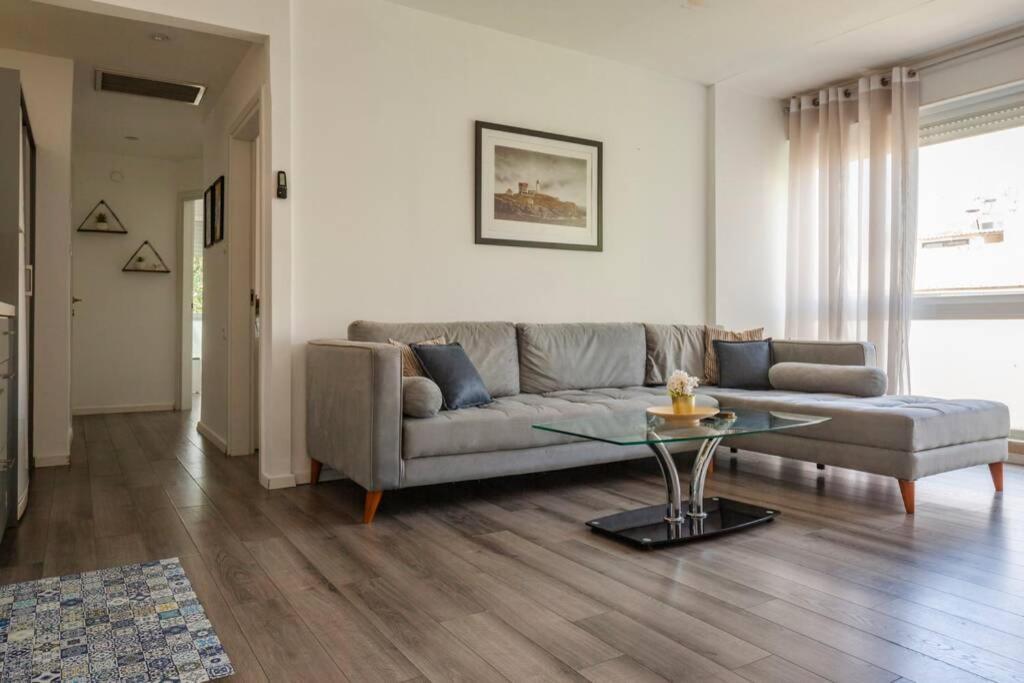 Big Apartment Next To Gordon Beach Plus Free Parking Tel Aviv Eksteriør bilde