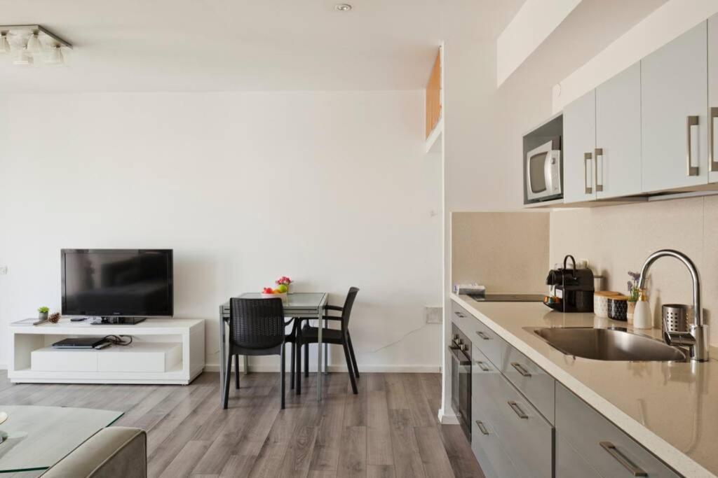 Big Apartment Next To Gordon Beach Plus Free Parking Tel Aviv Eksteriør bilde