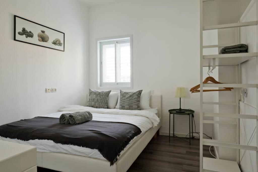 Big Apartment Next To Gordon Beach Plus Free Parking Tel Aviv Eksteriør bilde