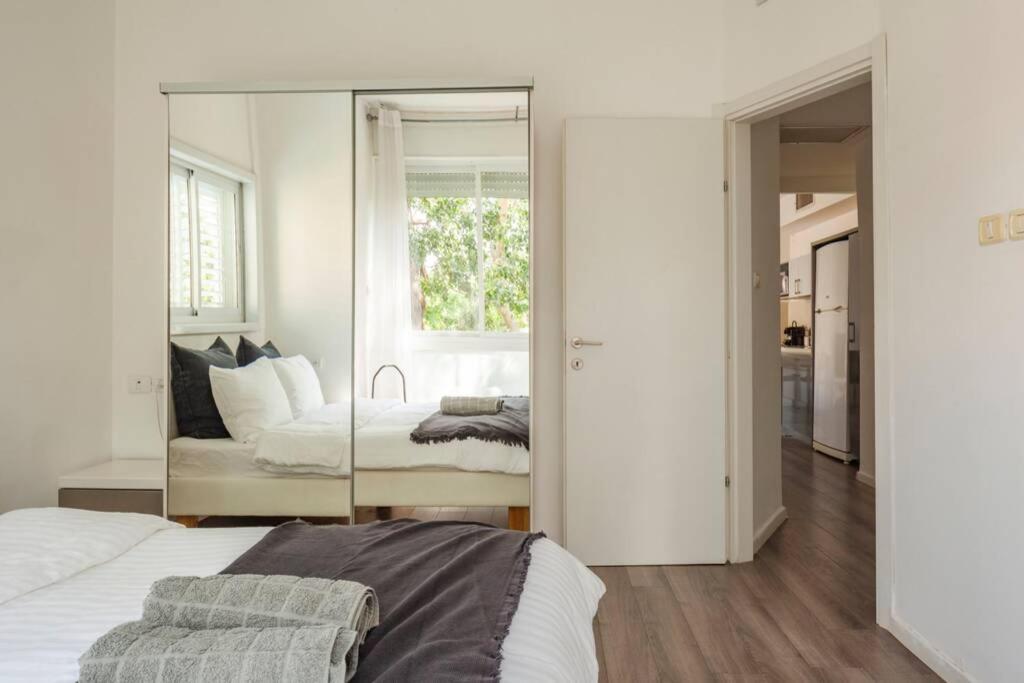 Big Apartment Next To Gordon Beach Plus Free Parking Tel Aviv Eksteriør bilde