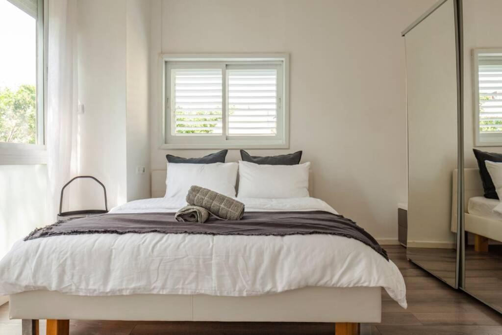 Big Apartment Next To Gordon Beach Plus Free Parking Tel Aviv Eksteriør bilde
