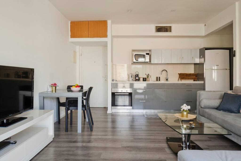 Big Apartment Next To Gordon Beach Plus Free Parking Tel Aviv Eksteriør bilde