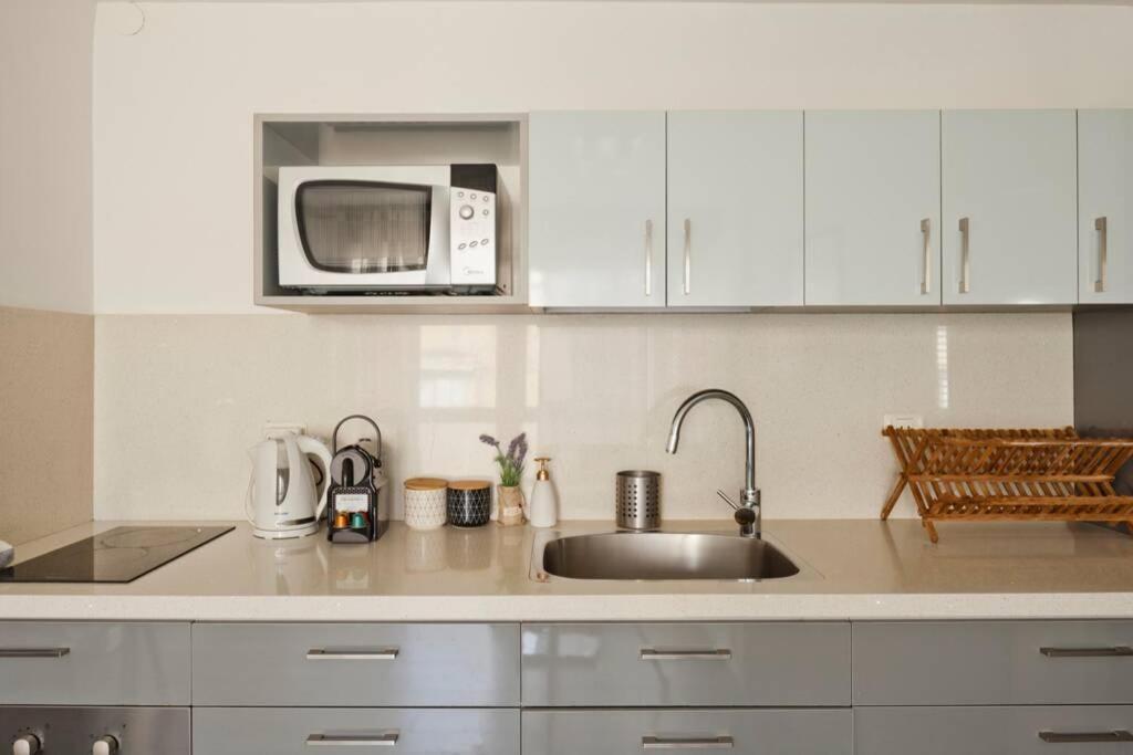Big Apartment Next To Gordon Beach Plus Free Parking Tel Aviv Eksteriør bilde