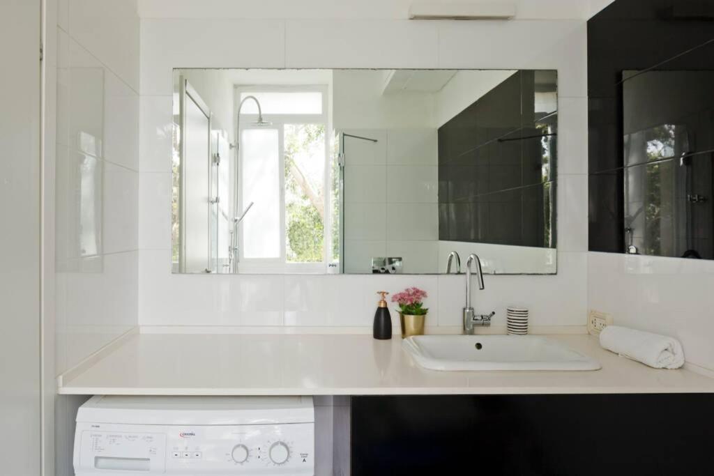 Big Apartment Next To Gordon Beach Plus Free Parking Tel Aviv Eksteriør bilde
