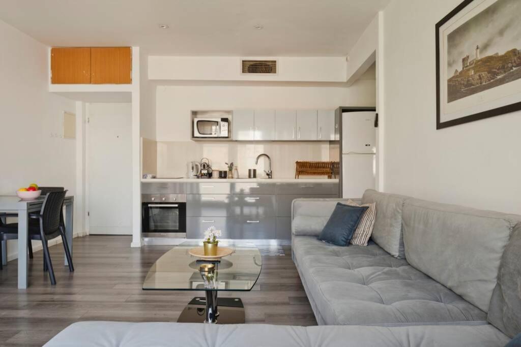 Big Apartment Next To Gordon Beach Plus Free Parking Tel Aviv Eksteriør bilde